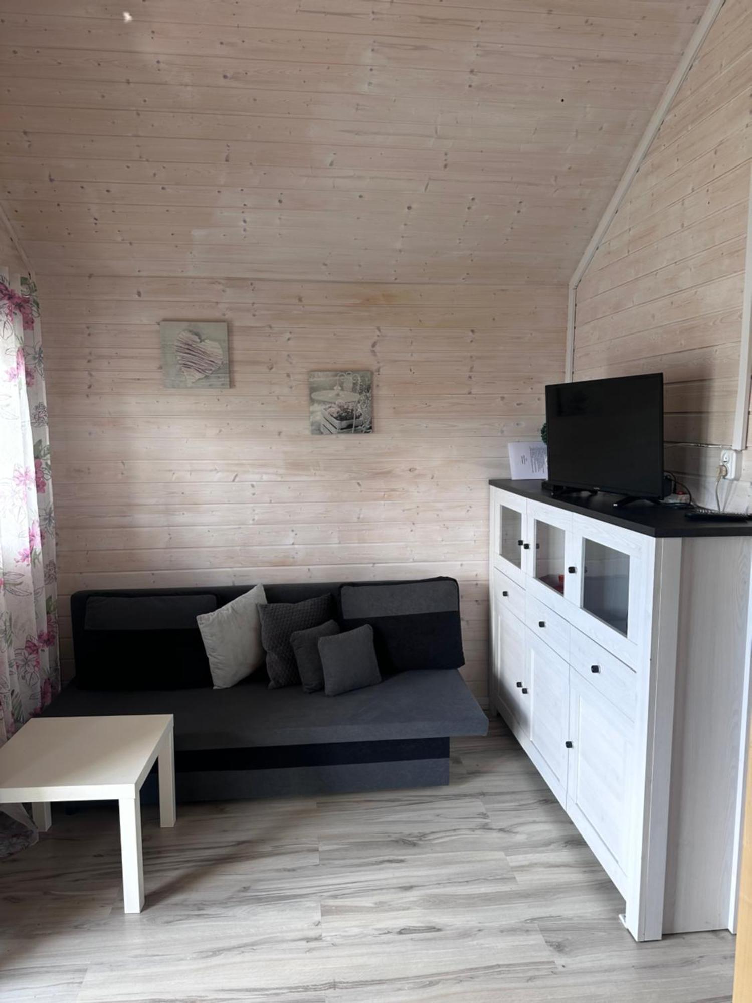 Villa Chatki Nad Wodnym Zakatkiem. à Wapnica  Extérieur photo