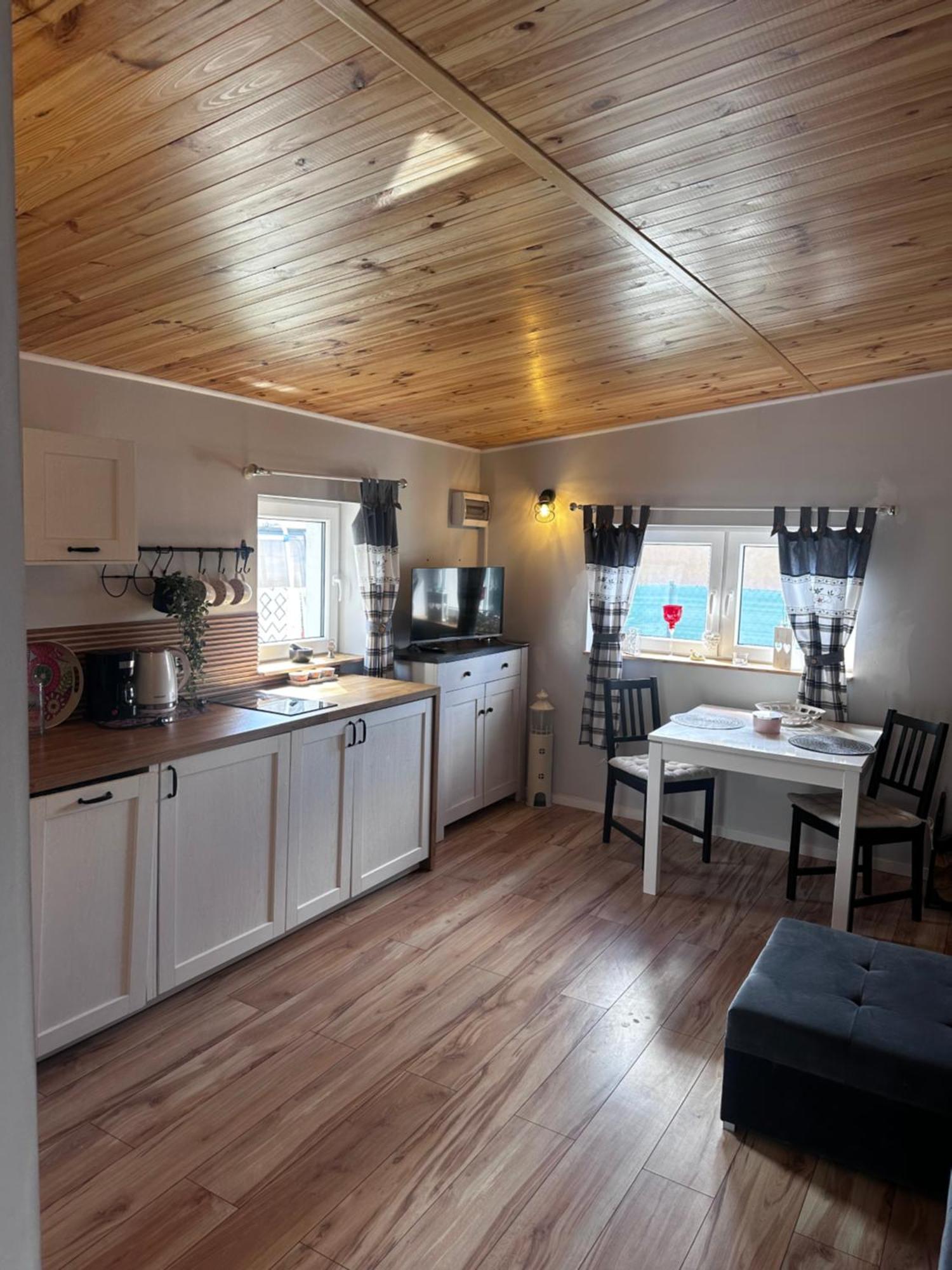 Villa Chatki Nad Wodnym Zakatkiem. à Wapnica  Extérieur photo