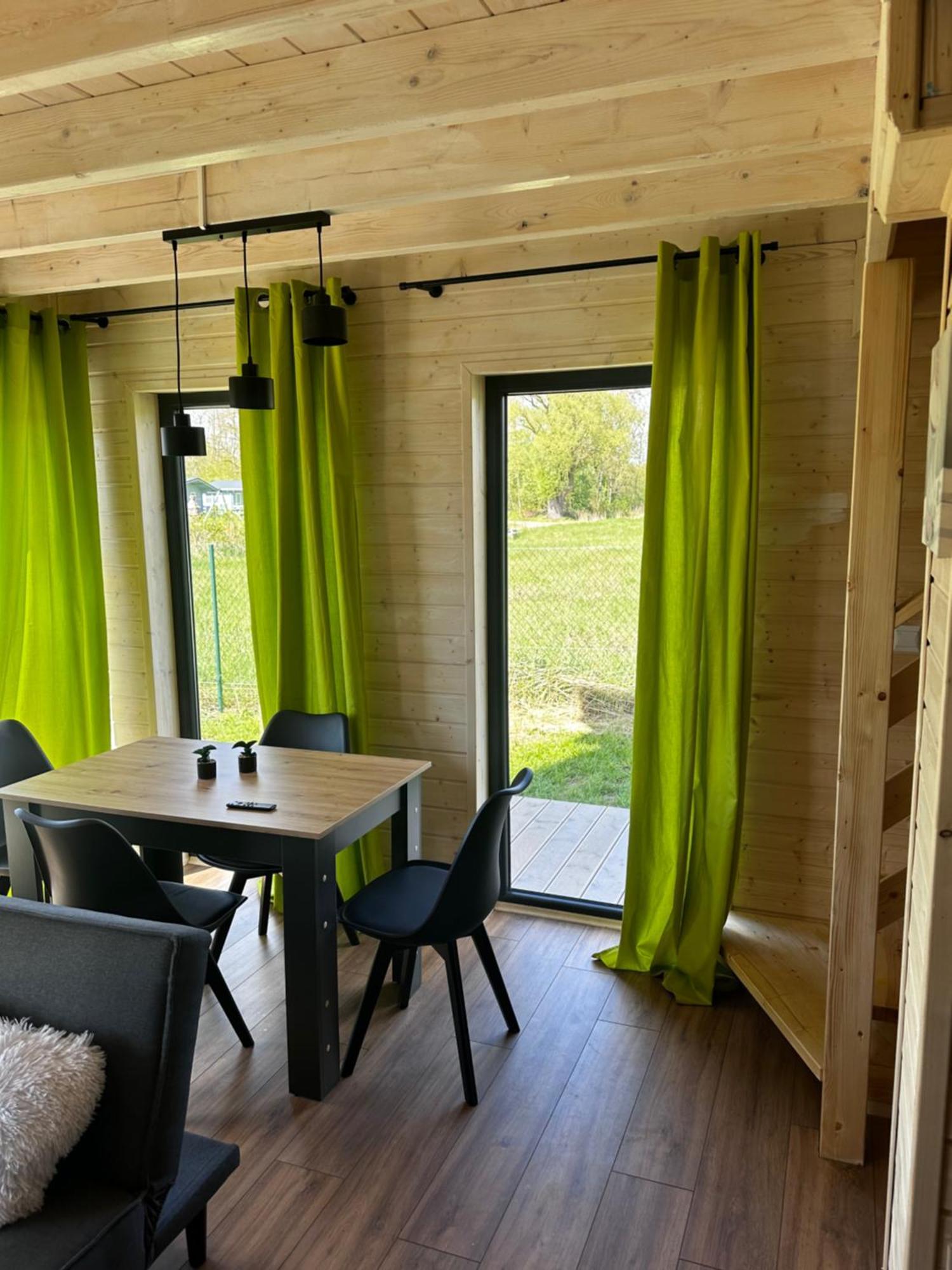 Villa Chatki Nad Wodnym Zakatkiem. à Wapnica  Extérieur photo