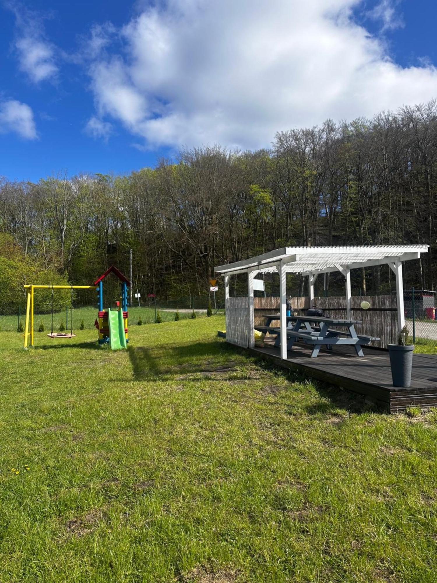 Villa Chatki Nad Wodnym Zakatkiem. à Wapnica  Extérieur photo